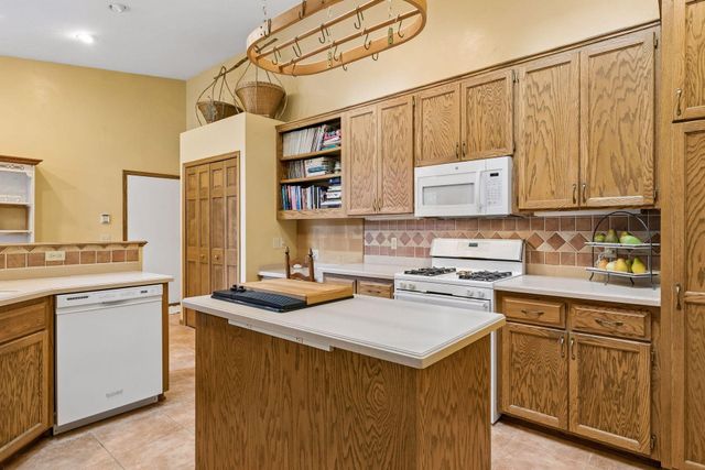 1724 Donegal Drive, Woodbury, MN 55125