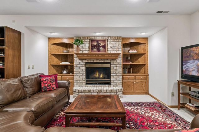 1724 Donegal Drive, Woodbury, MN 55125