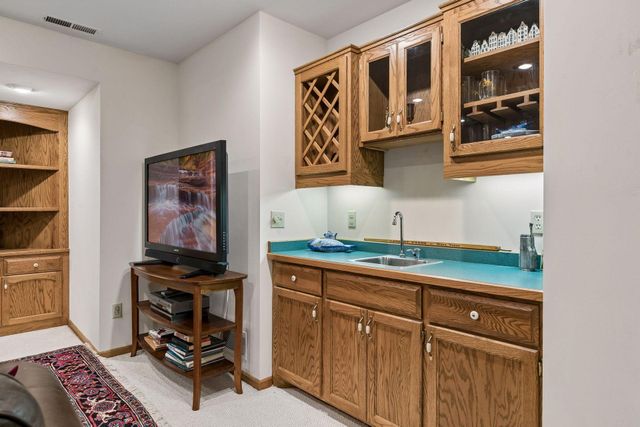 1724 Donegal Drive, Woodbury, MN 55125