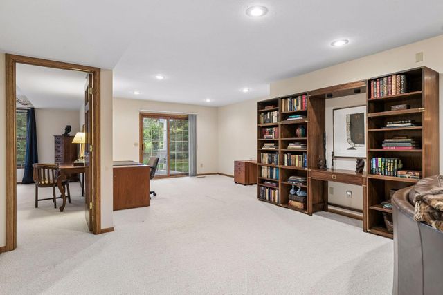 1724 Donegal Drive, Woodbury, MN 55125