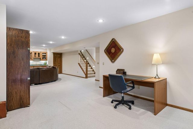 1724 Donegal Drive, Woodbury, MN 55125