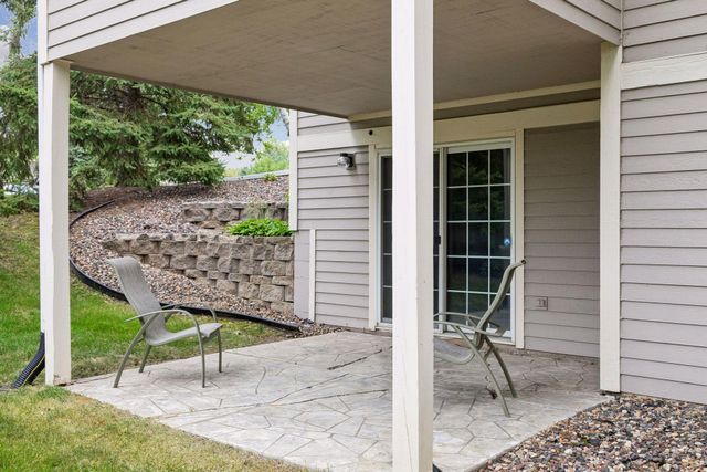 1724 Donegal Drive, Woodbury, MN 55125