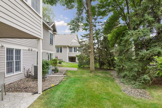 1724 Donegal Drive, Woodbury, MN 55125