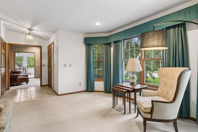 1724 Donegal Drive, Woodbury, MN 55125