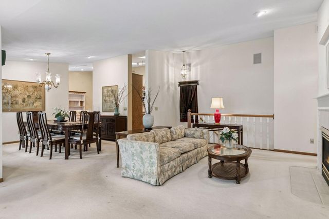1724 Donegal Drive, Woodbury, MN 55125