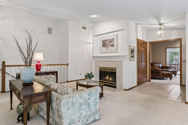 1724 Donegal Drive, Woodbury, MN 55125