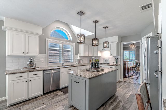 15607 Juniper Hollow Way, Cypress, TX 77433