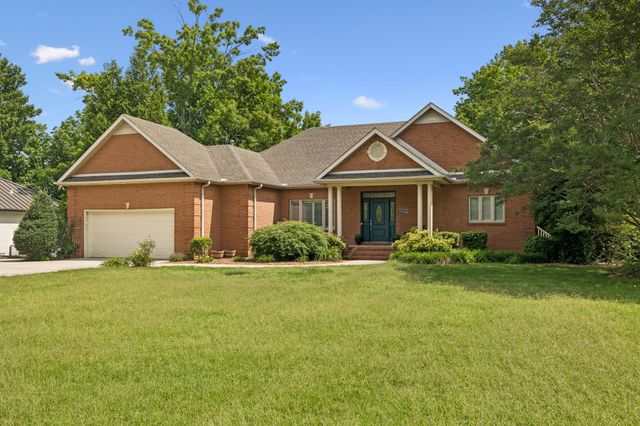 353 Waters Edge Dr, Estill Springs, TN 37330