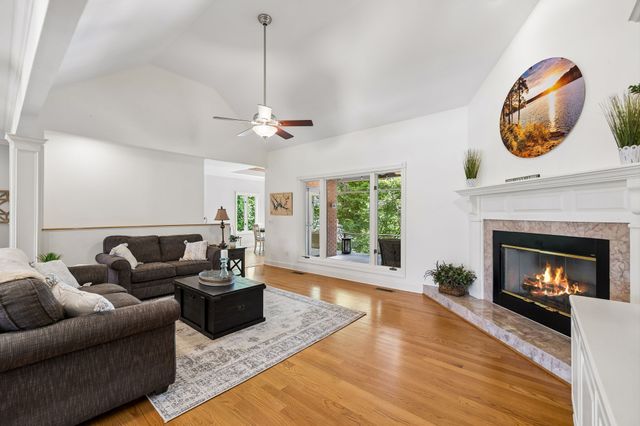 353 Waters Edge Dr, Estill Springs, TN 37330