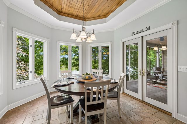 353 Waters Edge Dr, Estill Springs, TN 37330