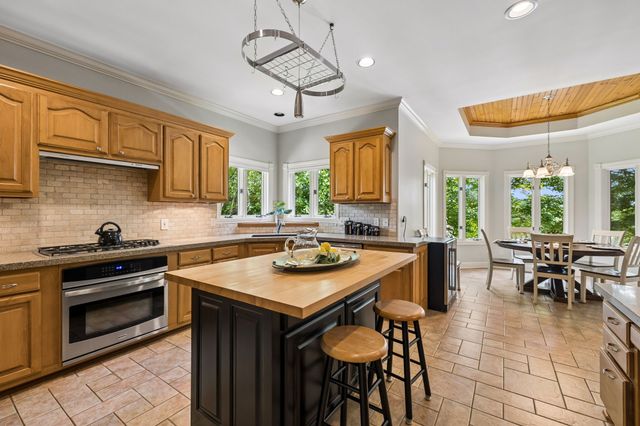 353 Waters Edge Dr, Estill Springs, TN 37330