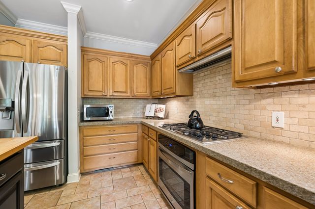 353 Waters Edge Dr, Estill Springs, TN 37330