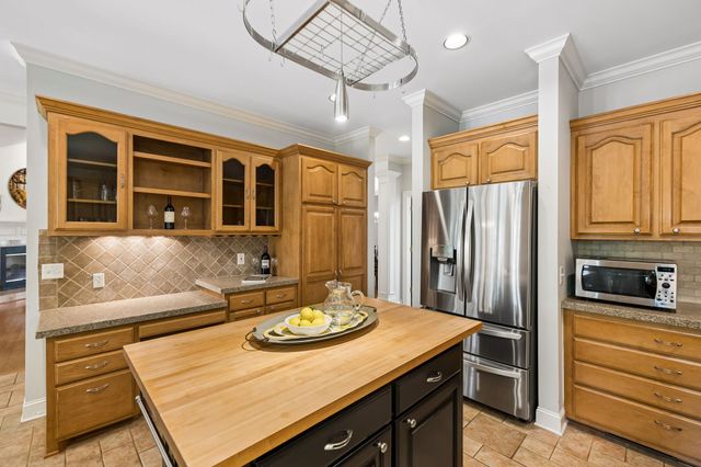353 Waters Edge Dr, Estill Springs, TN 37330
