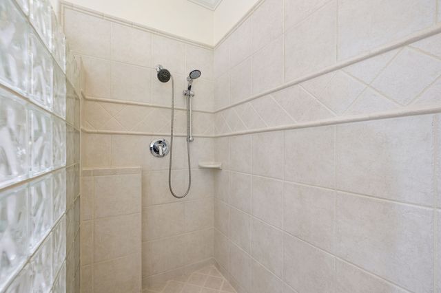 353 Waters Edge Dr, Estill Springs, TN 37330