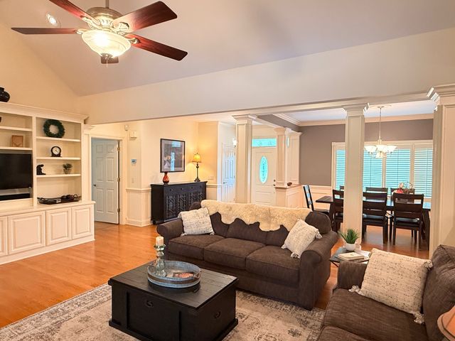 353 Waters Edge Dr, Estill Springs, TN 37330