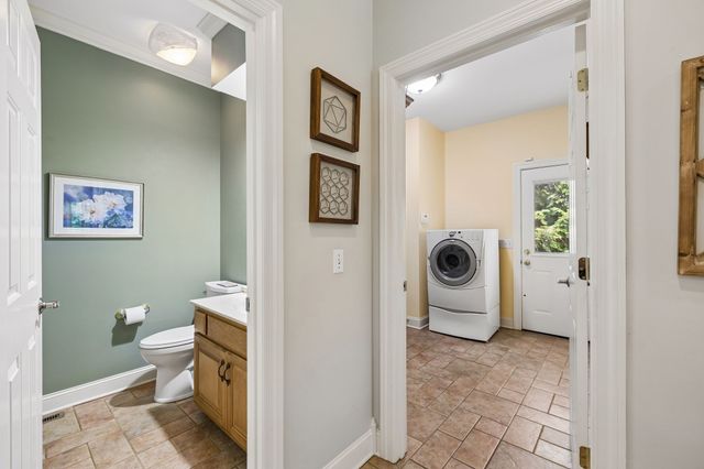 353 Waters Edge Dr, Estill Springs, TN 37330