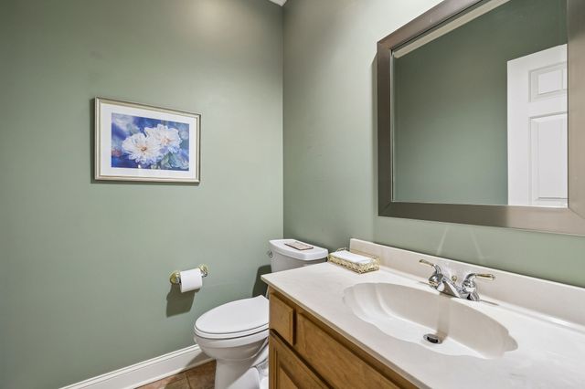 353 Waters Edge Dr, Estill Springs, TN 37330