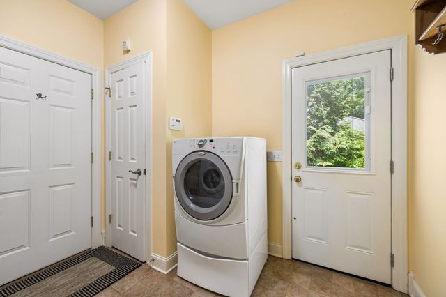 353 Waters Edge Dr, Estill Springs, TN 37330