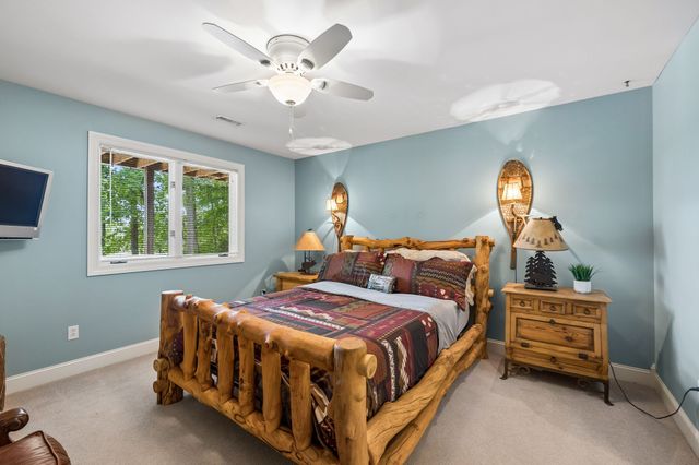 353 Waters Edge Dr, Estill Springs, TN 37330