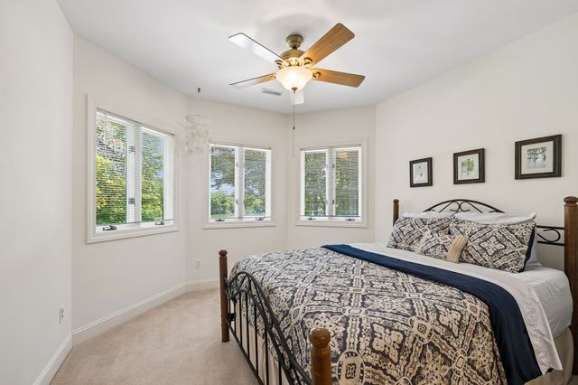 353 Waters Edge Dr, Estill Springs, TN 37330