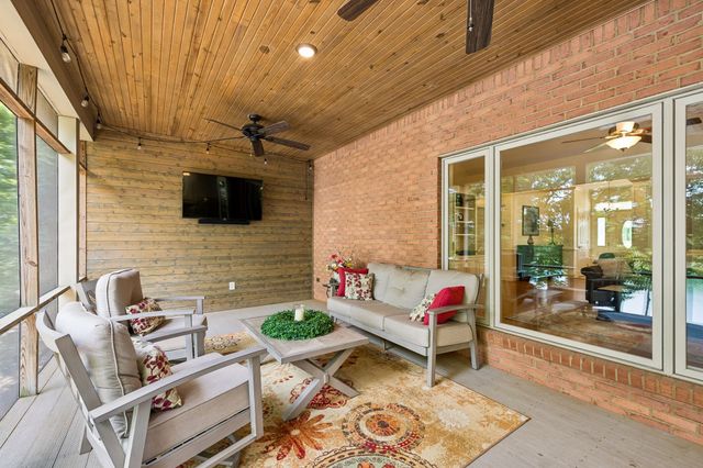 353 Waters Edge Dr, Estill Springs, TN 37330