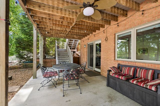 353 Waters Edge Dr, Estill Springs, TN 37330