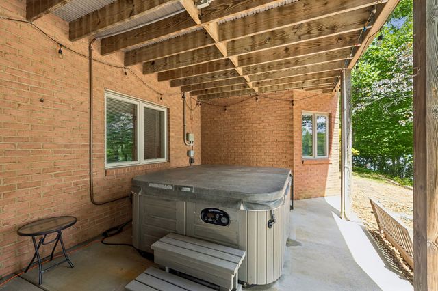 353 Waters Edge Dr, Estill Springs, TN 37330