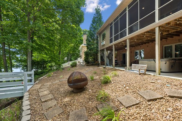 353 Waters Edge Dr, Estill Springs, TN 37330