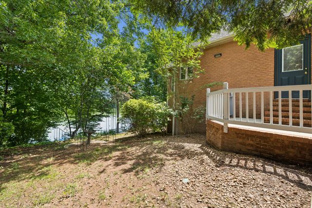 353 Waters Edge Dr, Estill Springs, TN 37330
