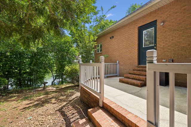 353 Waters Edge Dr, Estill Springs, TN 37330