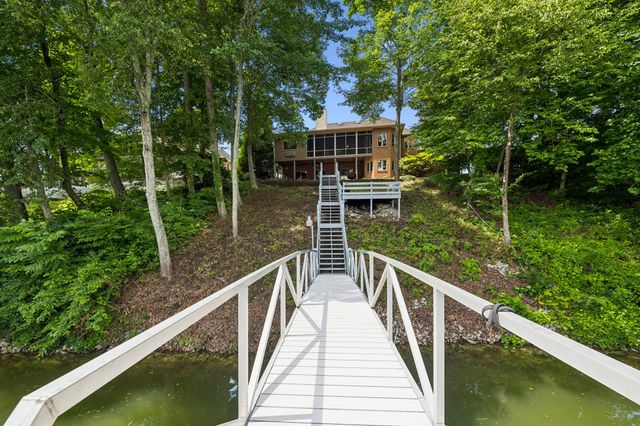 353 Waters Edge Dr, Estill Springs, TN 37330