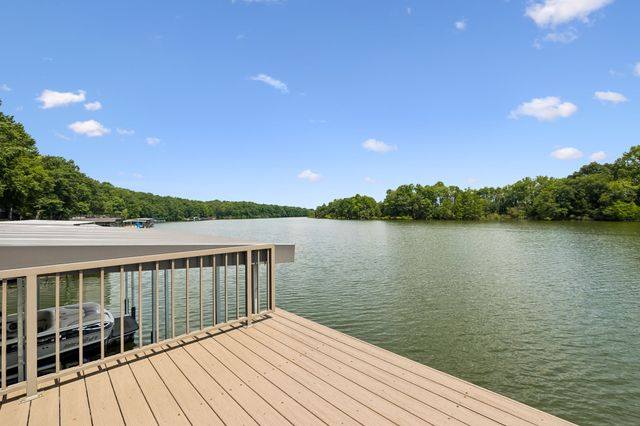 353 Waters Edge Dr, Estill Springs, TN 37330