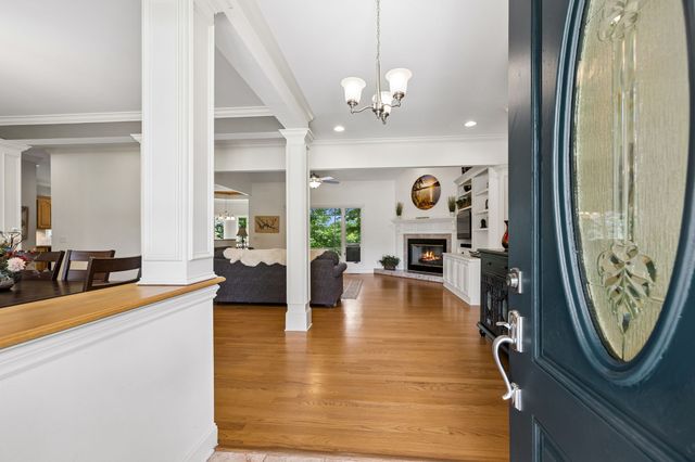 353 Waters Edge Dr, Estill Springs, TN 37330