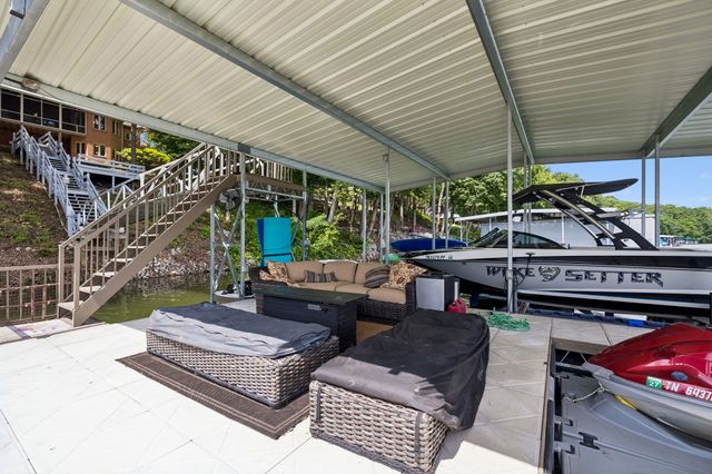 353 Waters Edge Dr, Estill Springs, TN 37330