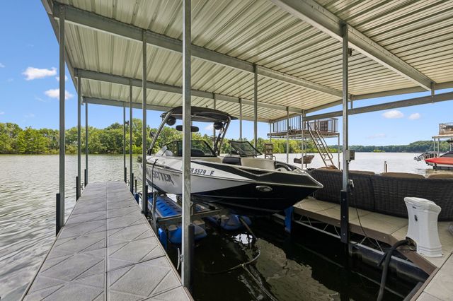 353 Waters Edge Dr, Estill Springs, TN 37330