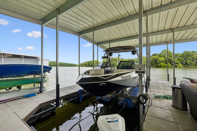353 Waters Edge Dr, Estill Springs, TN 37330