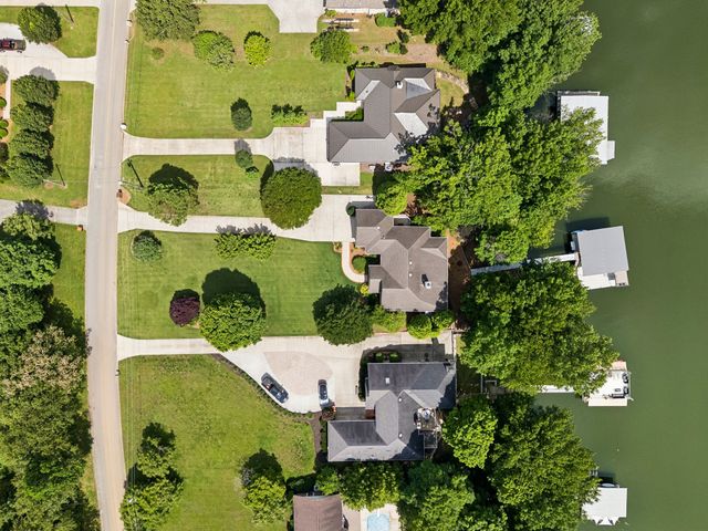353 Waters Edge Dr, Estill Springs, TN 37330