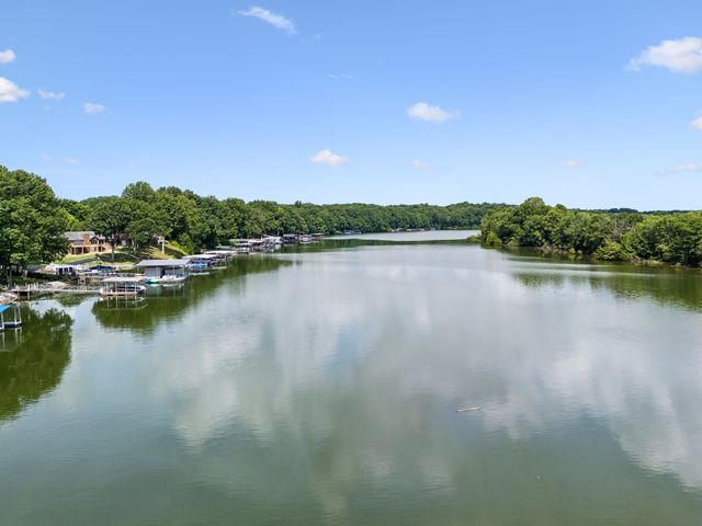 353 Waters Edge Dr, Estill Springs, TN 37330