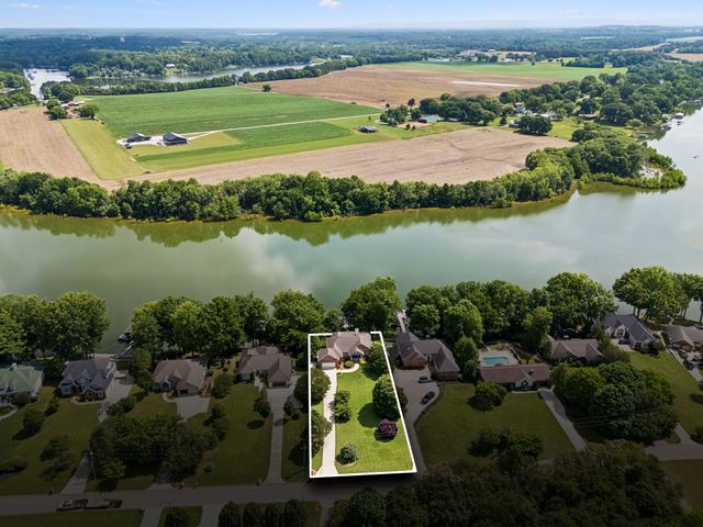 353 Waters Edge Dr, Estill Springs, TN 37330