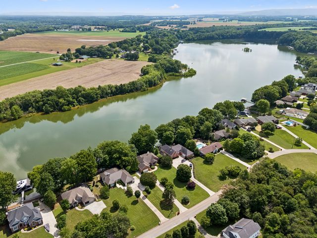 353 Waters Edge Dr, Estill Springs, TN 37330
