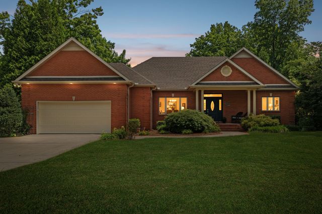 353 Waters Edge Dr, Estill Springs, TN 37330