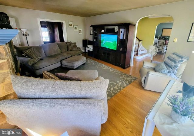 835 W KING ST, Shippensburg, PA 17257