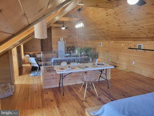 835 W KING ST, Shippensburg, PA 17257