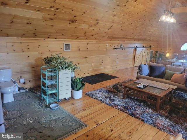 835 W KING ST, Shippensburg, PA 17257