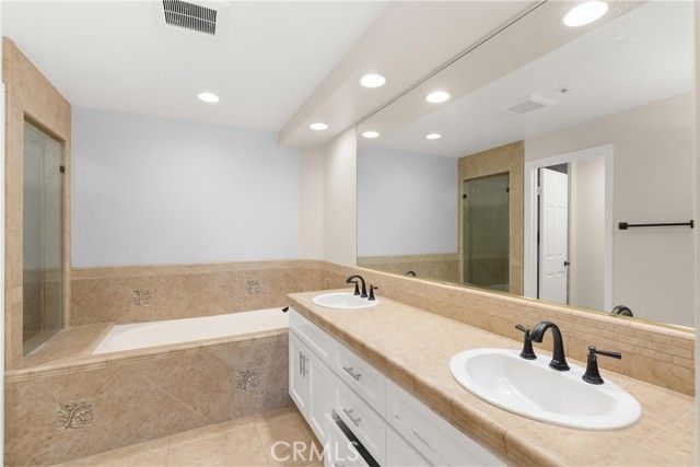 2243 Martin 217, Irvine, CA 92612