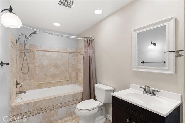 2243 Martin 217, Irvine, CA 92612