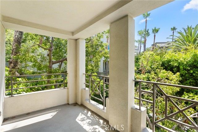 2243 Martin 217, Irvine, CA 92612