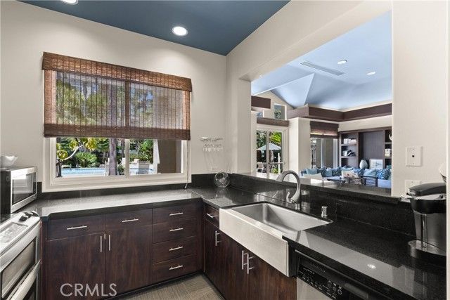 2243 Martin 217, Irvine, CA 92612