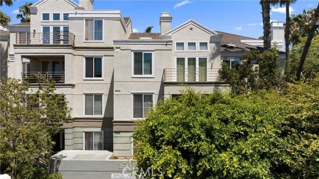 2243 Martin 217, Irvine, CA 92612