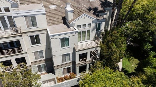 2243 Martin 217, Irvine, CA 92612